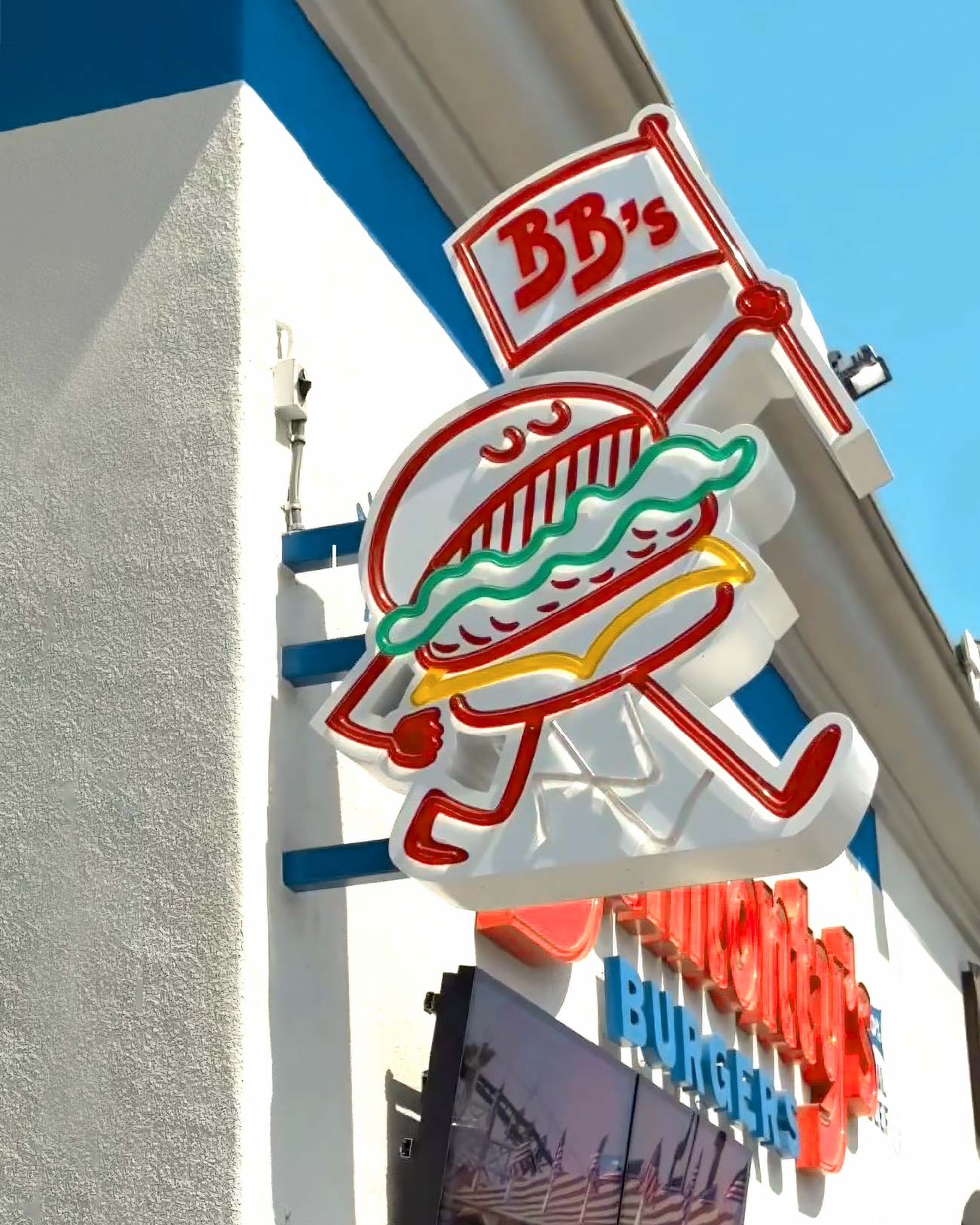Belmontys burgers BB sign